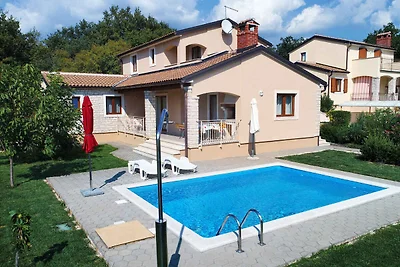 Villa mit Pool und Klimaanlage