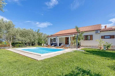 Villa mit Privatpool und Garten