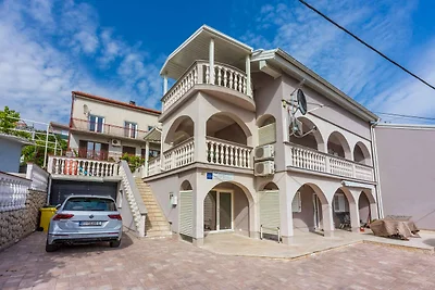 Ferienwohnung mit grosser Terrasse und 2