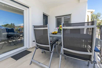 Gemütliches Ferienhaus Lonamare in Rogoznica 