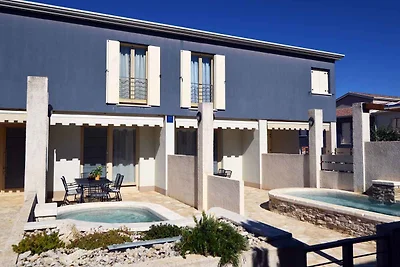 Ferienhaus mit Pool und Klimaanlage