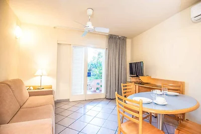 Villa mit Klimaanlage, Pool und Terrasse