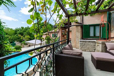 Villa mit Schwimmbad und Klimaanlage
