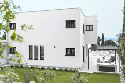 Villa mit Swimmingpool und Meerblick