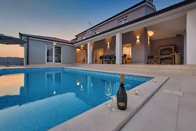 Villa mit Klimaanlage und Pool