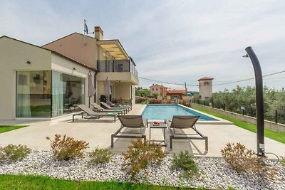 Villa mit Pool, Meerblick