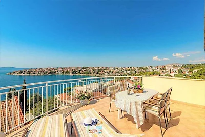 Ferienwohnung mit Pool und Meerblick