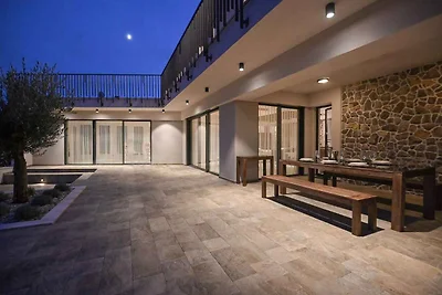 Villa mit Klimaanlage und Aussenpool