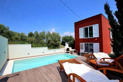 Villa mit Pool und direkt am Strand