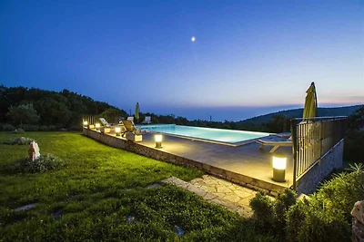 Villa mit Meerblick und Pool