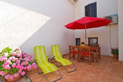 Ferienhaus mit Pool und Klimaanlage