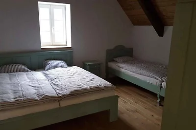 Ferienhaus mit stilvollen Holzmöbeln