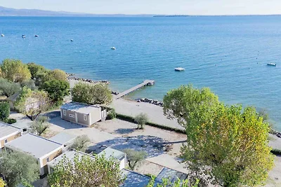 Mobilehome mit Holzterrasse