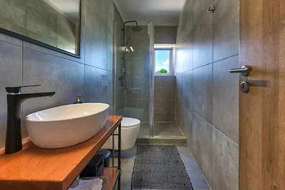 Villa mit Klimaanlage und Aussenpool