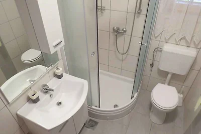 Charmante Ferienwohnung Ines in Novalja auf d