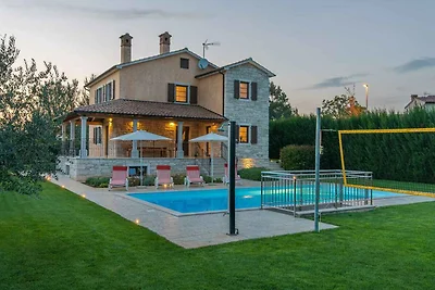 Villa mit Pool und Klimaanlage