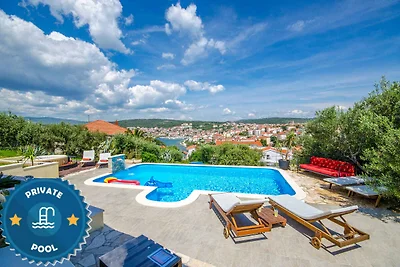 Ferienwohnung mit Balkon und Pool