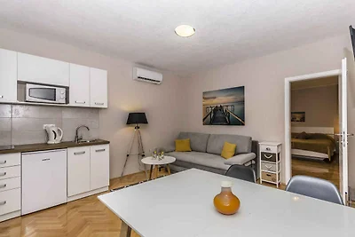 Ferienwohnung mit Klimaanlage und Balkon in