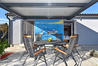 Ferienhaus mit Terrasse und Pool