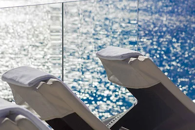 Ferienhaus mit Pool und Meerblick