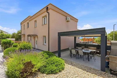Ferienhaus mit Pool und Klimaanlage