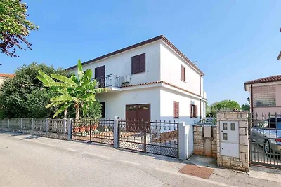 Ferienwohnung mit schönem Balkon mit Tisch un