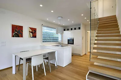 Villa mit Klimaanlage, Dachterrasse und