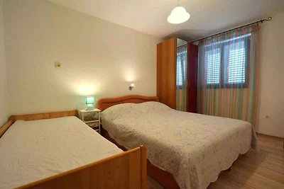 Ferienwohnung mit Terrasse und Parkplatz