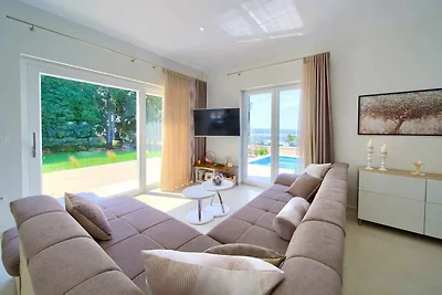 Modernes Ferienhaus mit Meerblick in der Nähe