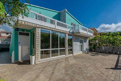 Ferienwohnung mit Balkon und Parkplatz