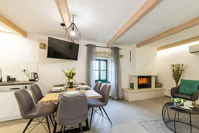 Renoviertes Steinhaus mit Whirlpool in