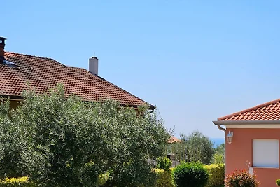Ferienwohnung mit Terrasse und Garten