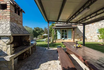 Villa mit privatem Pool und grossem Garten