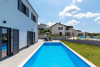Villa mit Pool und Klimaanlage