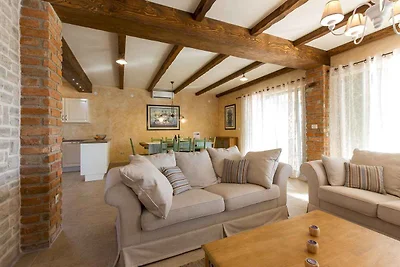 FerienHaus mit rustikalem Hauch und Pool auf
