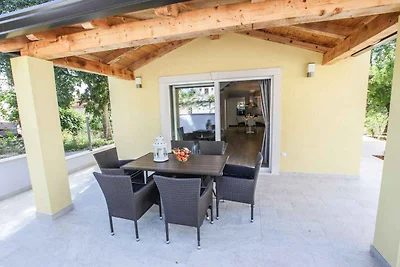 Villa mit Pool und Klimaanlage