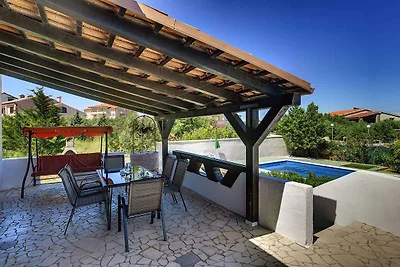 Villa mit Pool und Grill