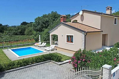 Villa mit Pool und Klimaanlage