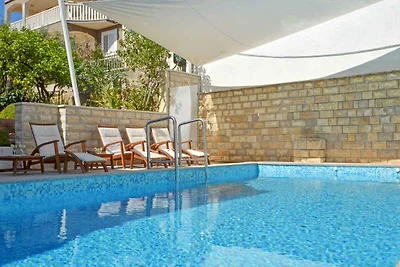 Ferienwohnung mit Pool und Meerblick