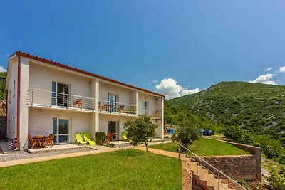 Ferienwohnung mit Terrasse und Grill