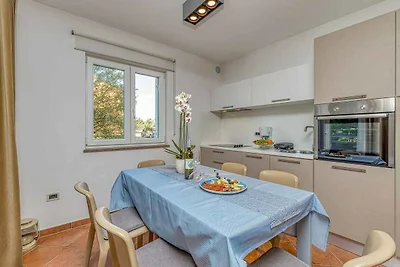 Apartment mit drei Schlafzimmern, Balkon und 