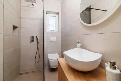 Ferienwohnung mit Pool und Meerblick
