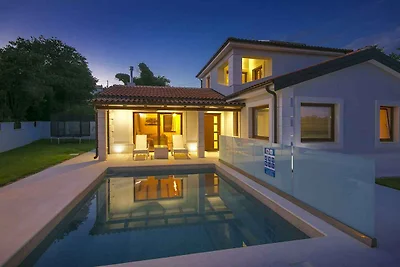Villa mit Klimaanlage und Pool