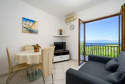 Ferienwohnung mit Pool und Meerblick