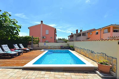 Ferienhaus mit Swimmingpool und Gartenküche