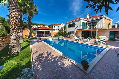 Villa mit Meerblick und Pool