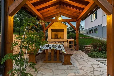 Villa mit Pool und Klimaanlage