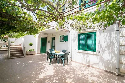 Ferienwohnung mit Garten und Klimaanlage