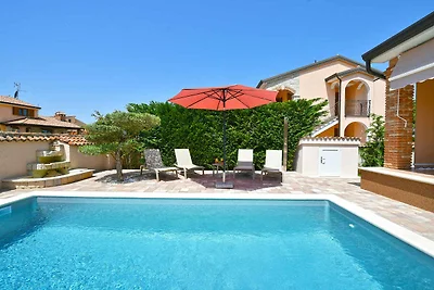 Ferienhaus mit Pool und Klimaanlage