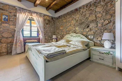 Ferienhaus mit Swimmingpool und Panoramablick